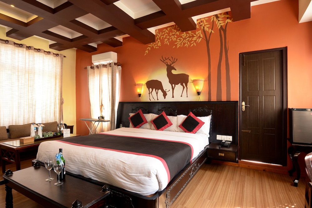 Luxury Suite, 1 King Bed, Non Smoking, City View photo 3