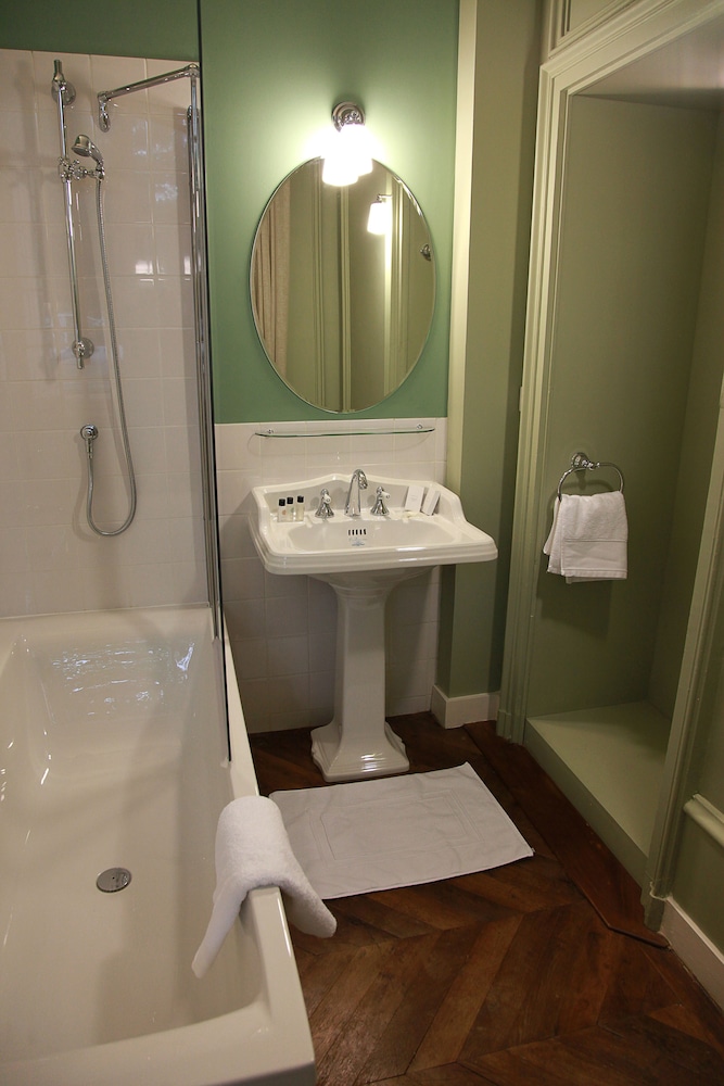Deluxe Double Room, 1 Queen Bed, Non Smoking, Garden View photo 2