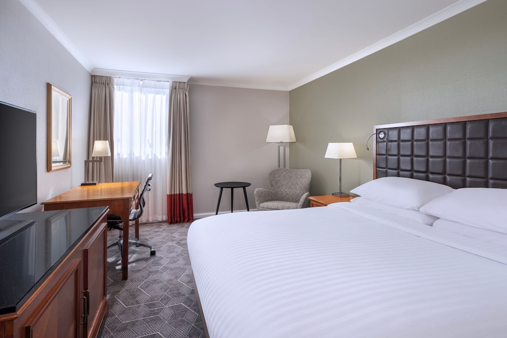Suite, 1 King Bed with Sofa bed