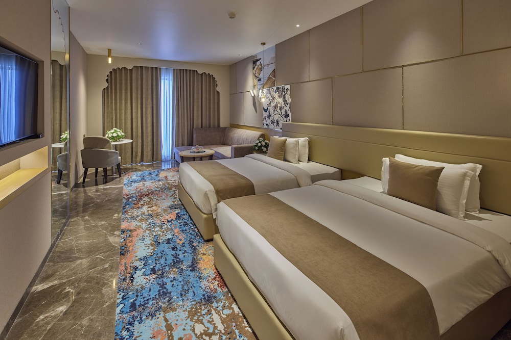 Family Room with 2 Queen Beds