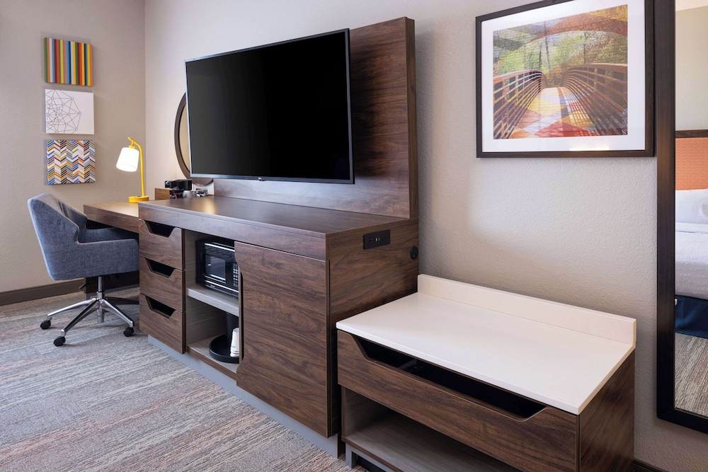 Room, 1 King Bed, Accessible (Hearing) - Photo 3