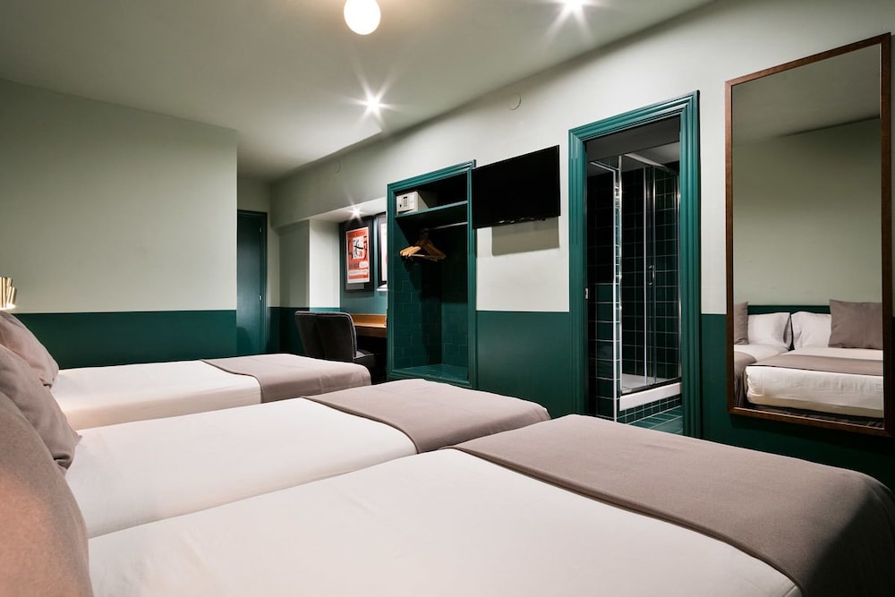 Double Room (with extra bed) photo 3