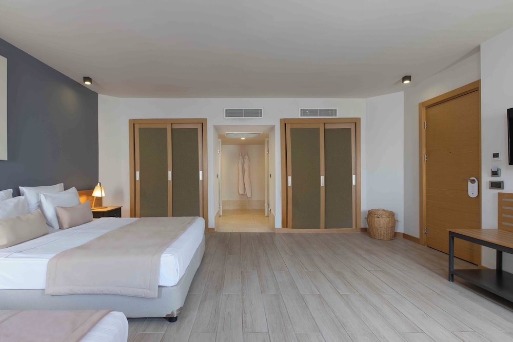 Standard Double Room, Terrace, Garden View photo 2
