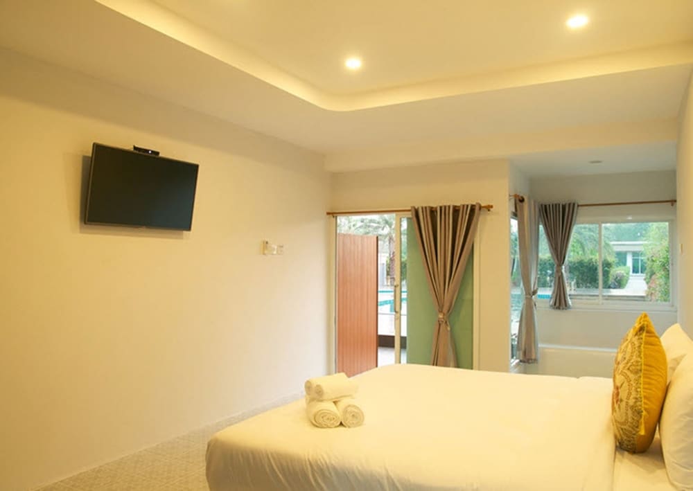Standard Room With Pool View