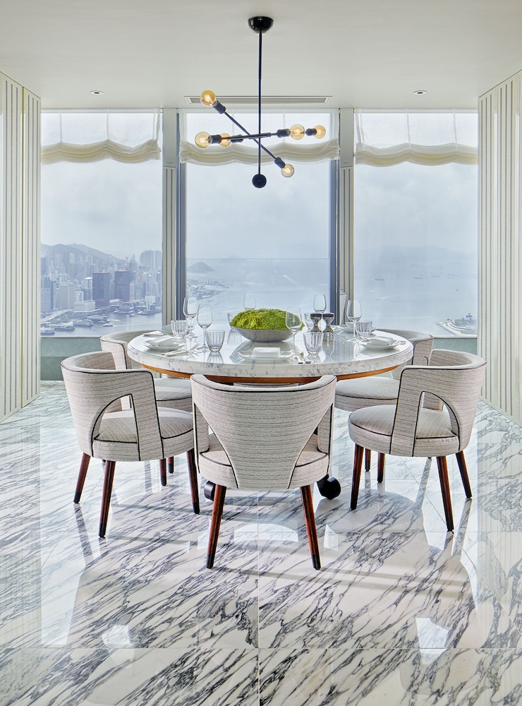 Three-bedroom Rosewood Harbour Suite