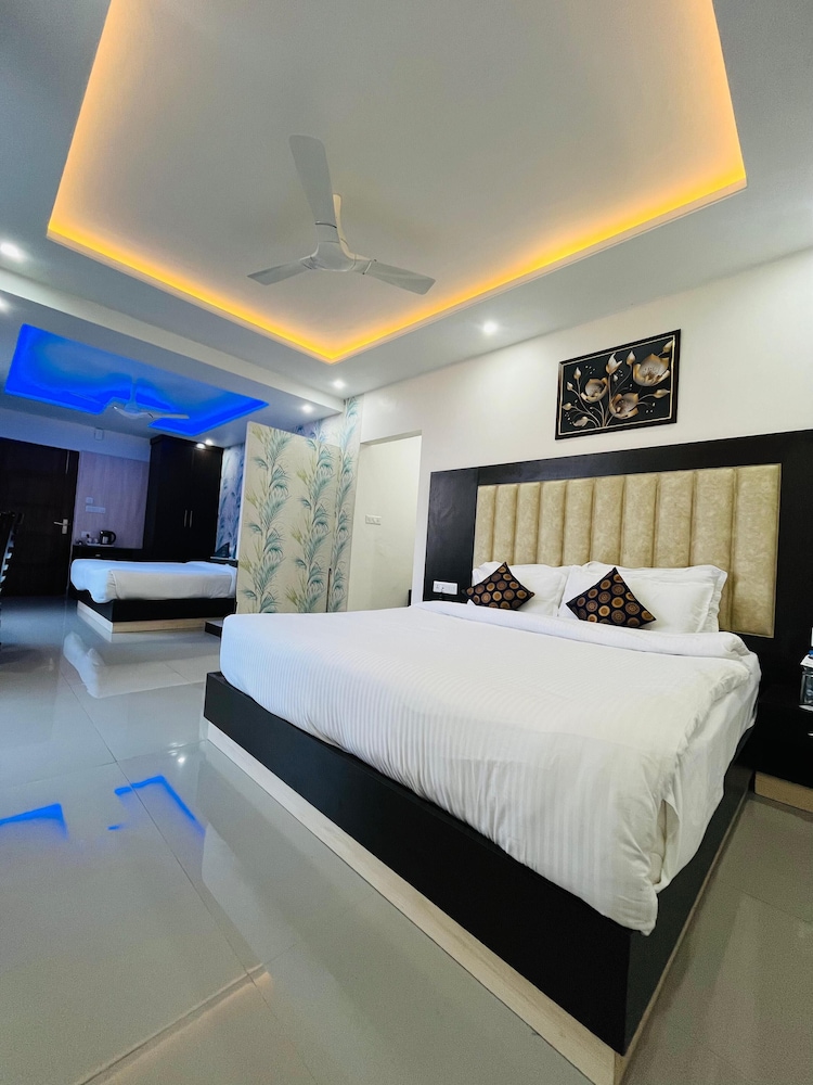 Family Room - Photo 4