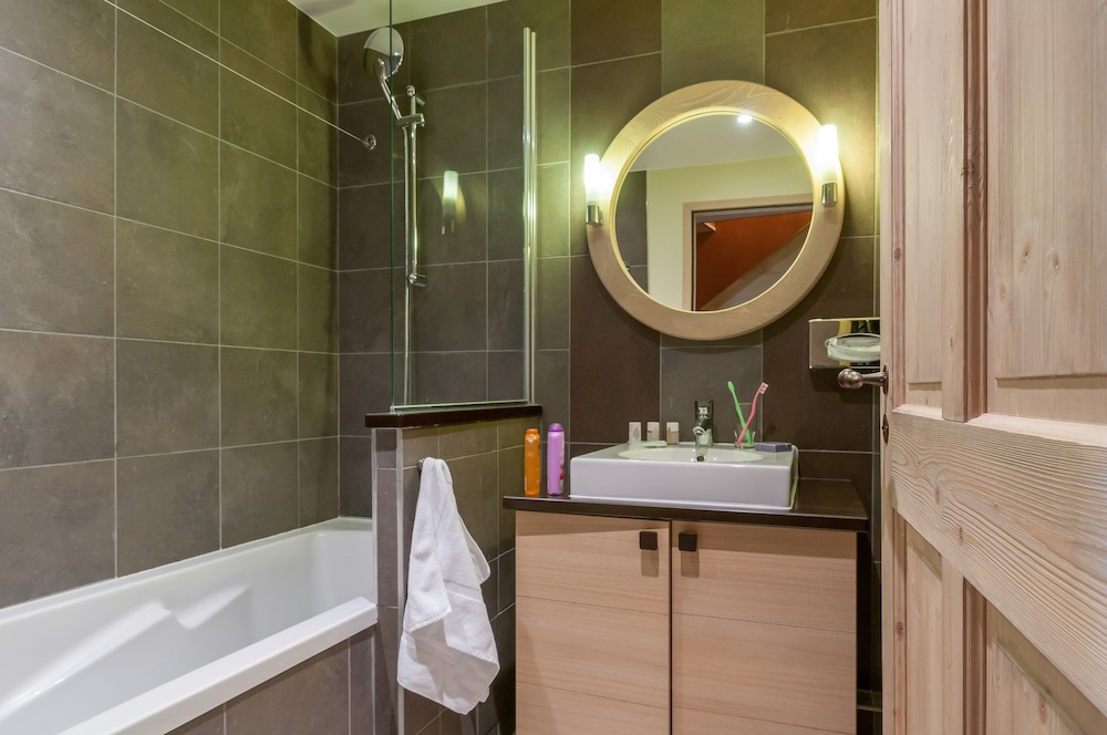 Apartment 6 people - 2 bedrooms (no balcony) photo 2