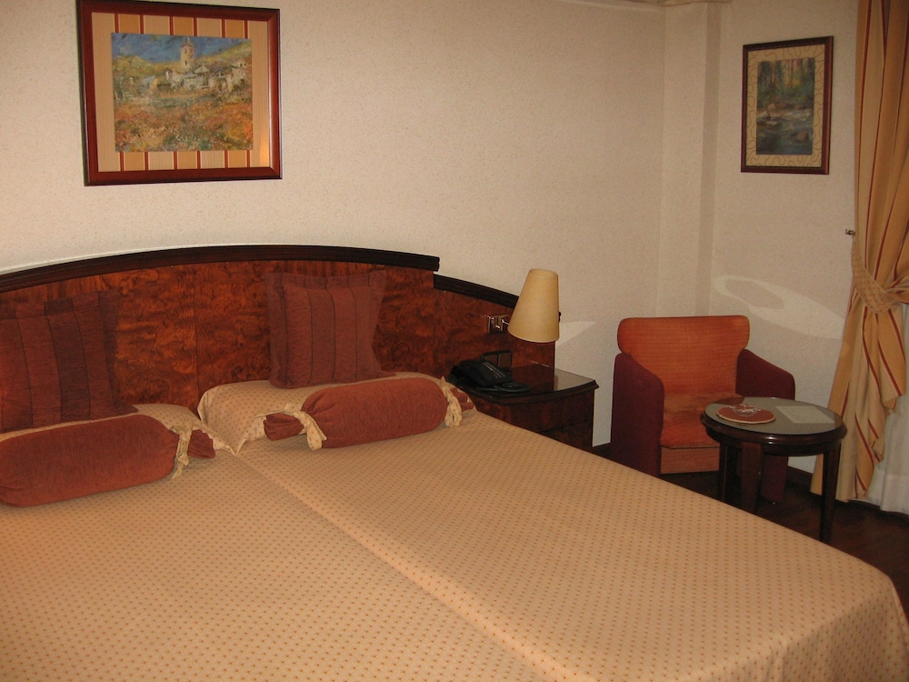 Standard Room photo 2