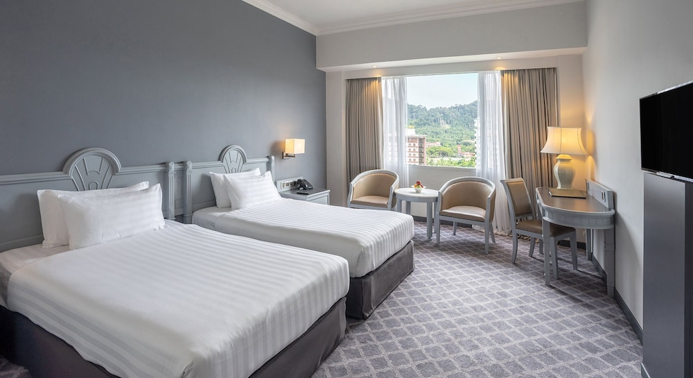 Deluxe Room, 2 Twin Beds, Hill View