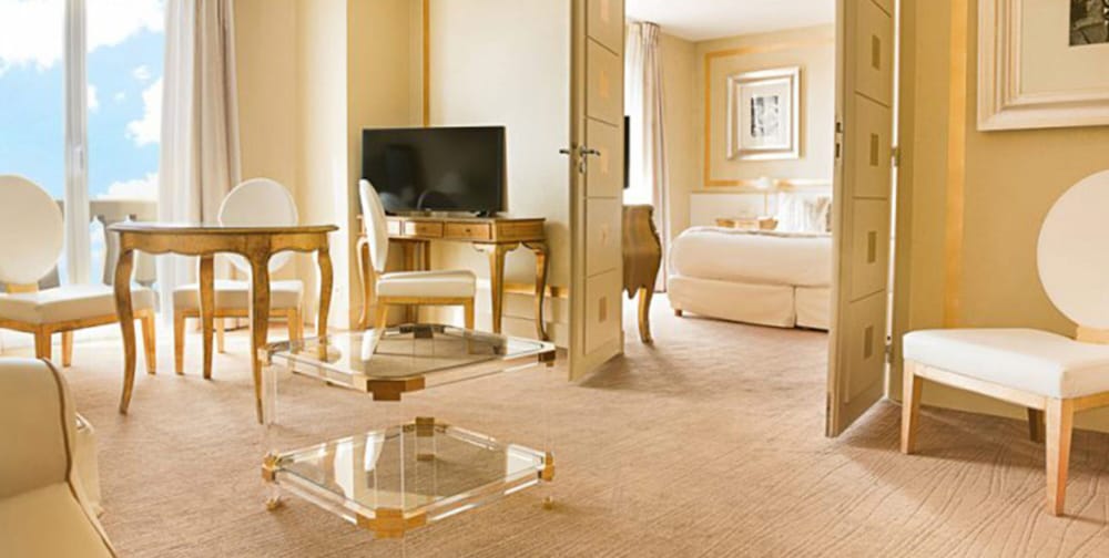 Suite - Photo 2