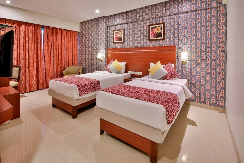 Deluxe Room Twin Bed - Photo 1