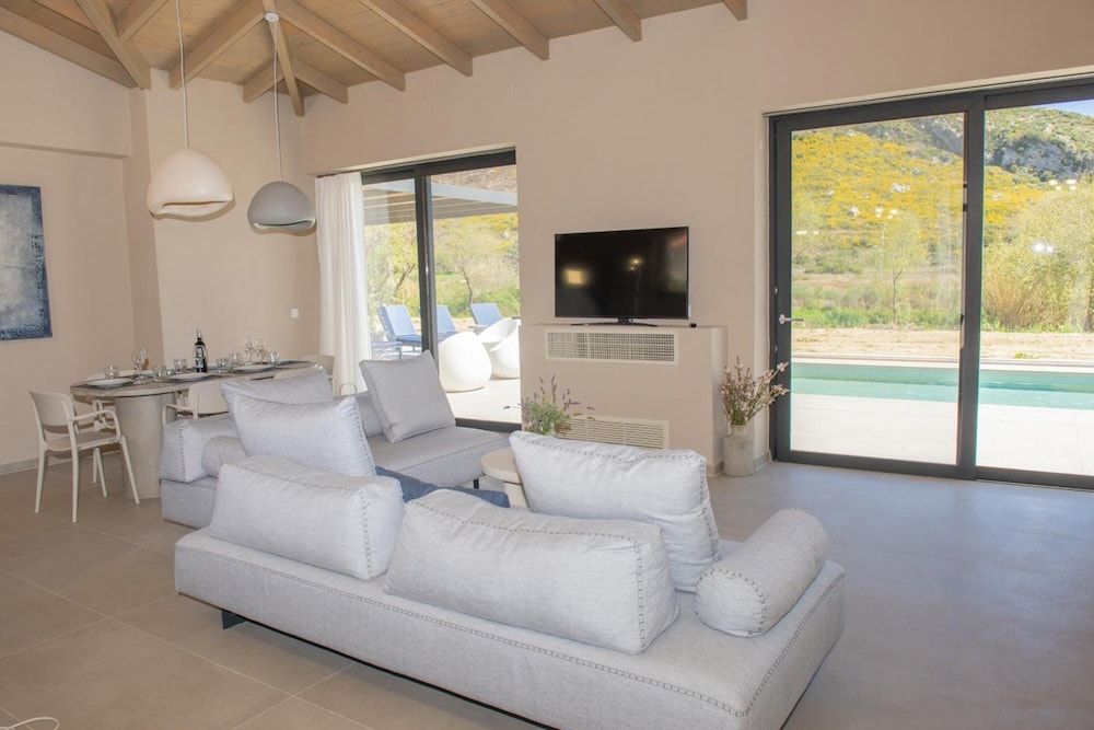 Villa photo 2