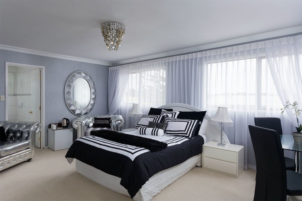 Silver Room, Garden View photo 1