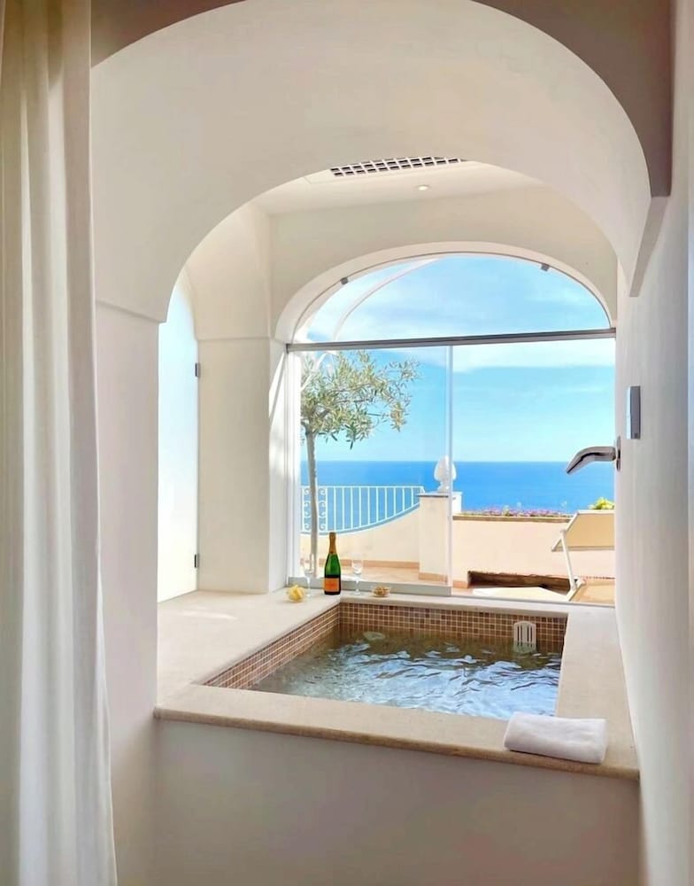 Room, 1 King Bed, Hot Tub, Sea View (Terrace) - Photo 4