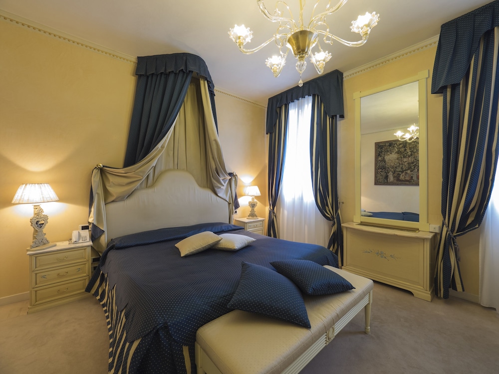 Luxury Suite, 1 Bedroom, Garden View photo 2