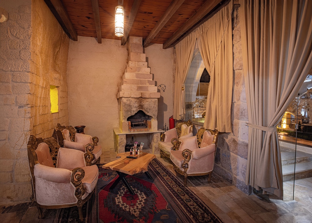 Comfort Room, Courtyard View