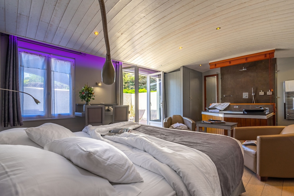 Luxury Suite, 1 Bedroom, Hot Tub photo 3
