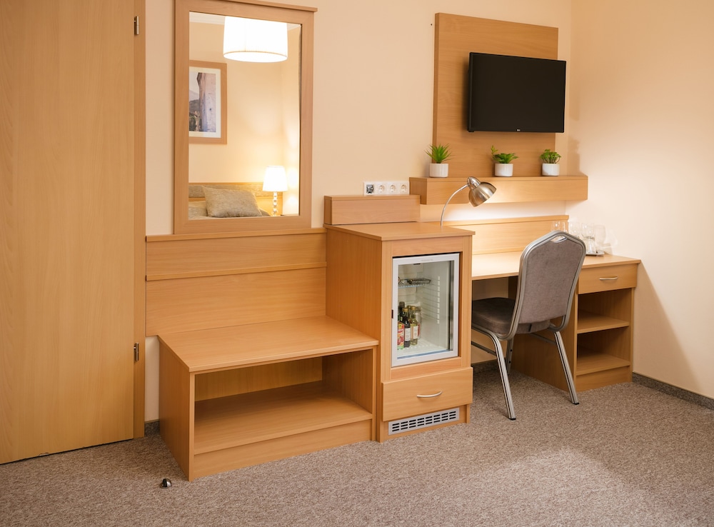 Premium Single Room, 1 Queen Bed, Non Smoking photo 1