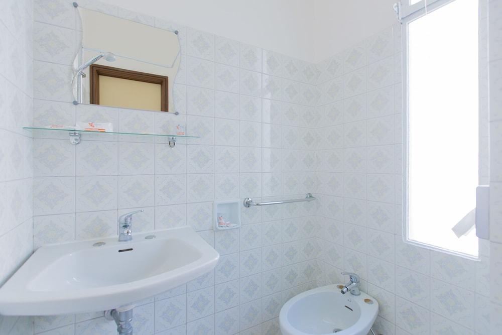 Basic Triple Room photo 2