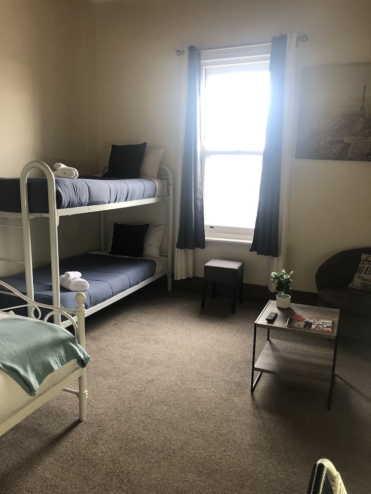 Family Room, Multiple Beds, Shared Bathroom photo 2