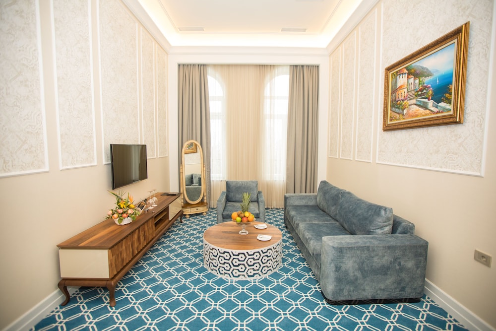 Executive Suite, 1 King Bed - Photo 4