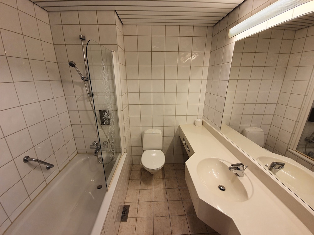Standard Twin Room - Photo 3