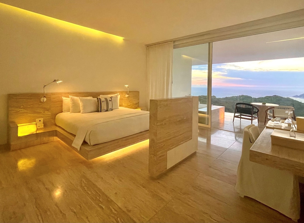 Ocean Balcony Suite - King
