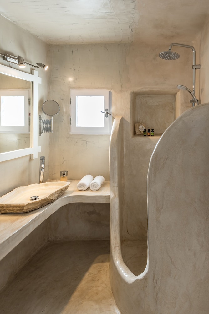 Cliff Nest Honeymoon Suite, Caldera View *access via numerous steps - Photo 7