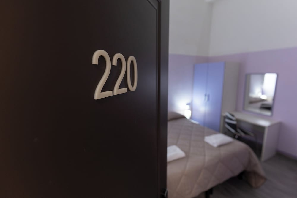 Basic Triple Room, Shared Bathroom - Photo 7