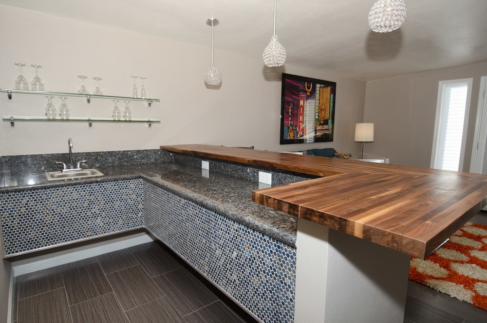 Exclusive Suite, 1 King Bed, Patio, Poolside - Photo 4