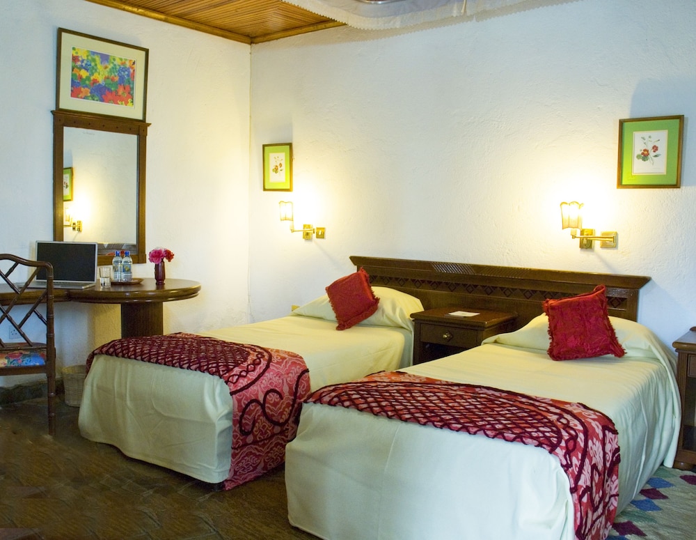 Standard Room, 1 King Bed photo 2