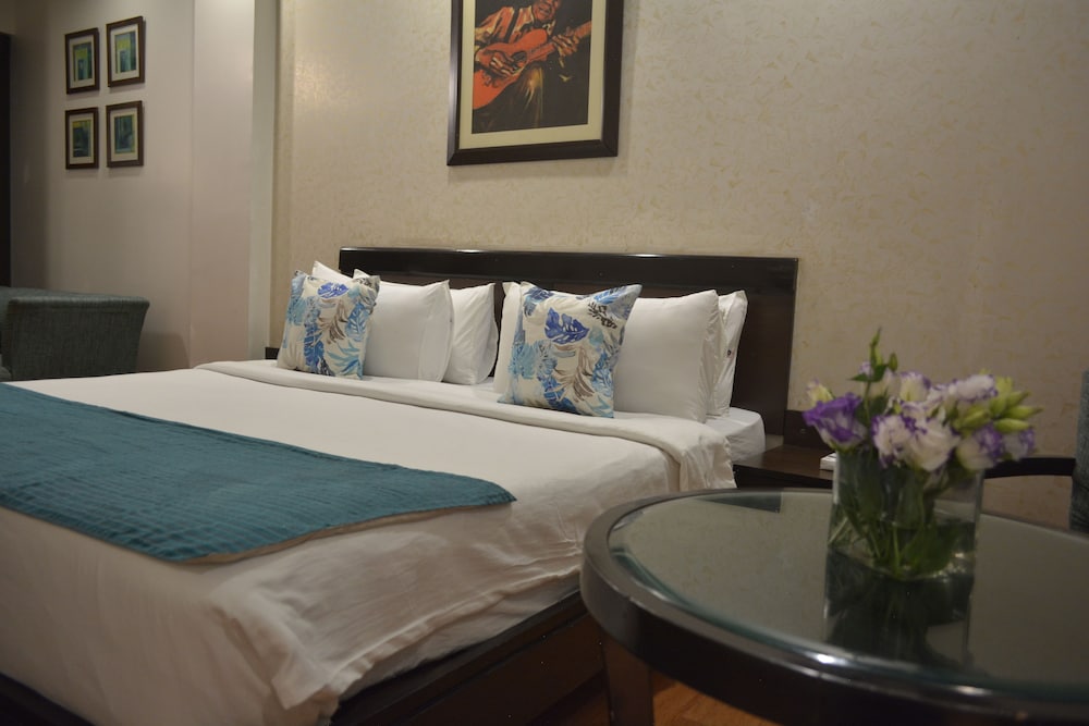 Deluxe Suite - Photo 3