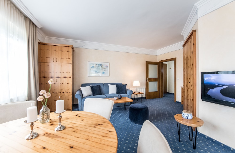 Junior Double Room, 1 Queen Bed with Sofa bed, Balcony, Garden Area photo 1