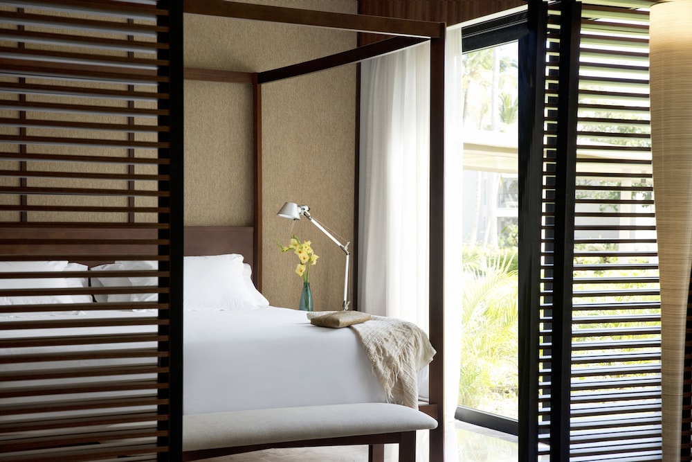 FREE UPGRADE TO EXCELLENCE CLUB SUITE WITH PRIVATE POOL & DECK