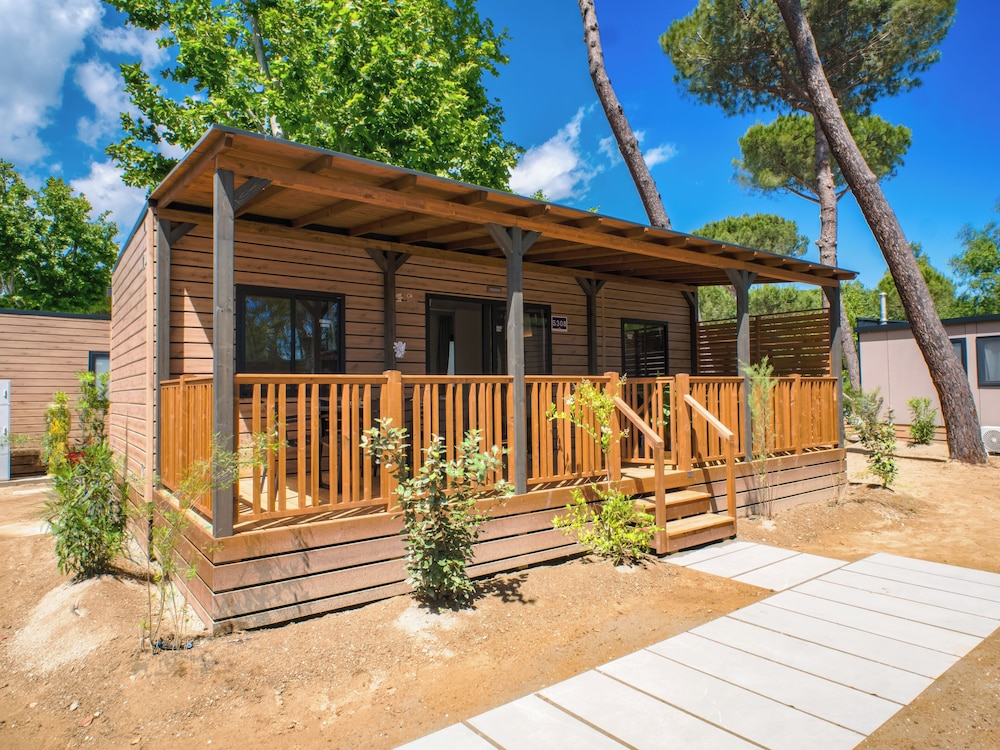 Superior Mobile Home (Pet Friendly) photo 2