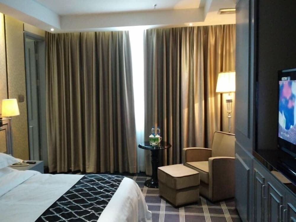 Suite, 1 King Bed photo 1