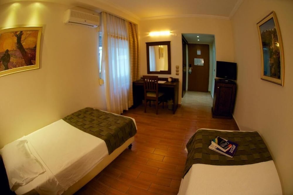 Twin Room Disability Access - Photo 3