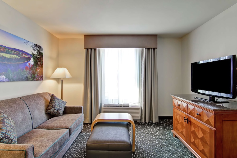 Suite, 2 Queen Beds - Photo 2