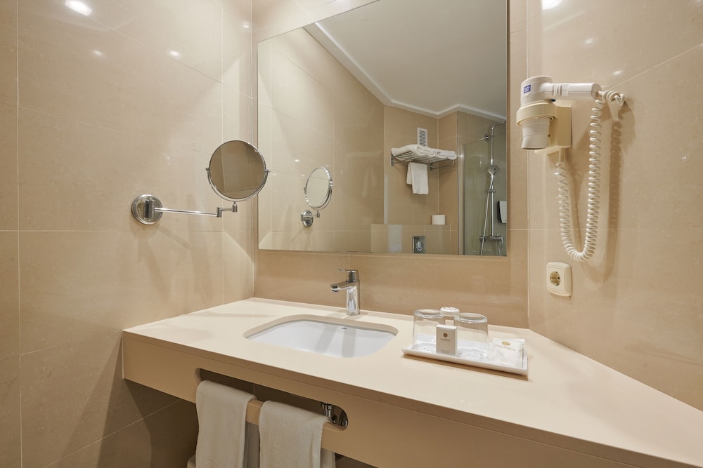 Double Room, Balcony, Partial Ocean View (Lateral) Double Room, Balcony, Partial Ocean View (Lateral)