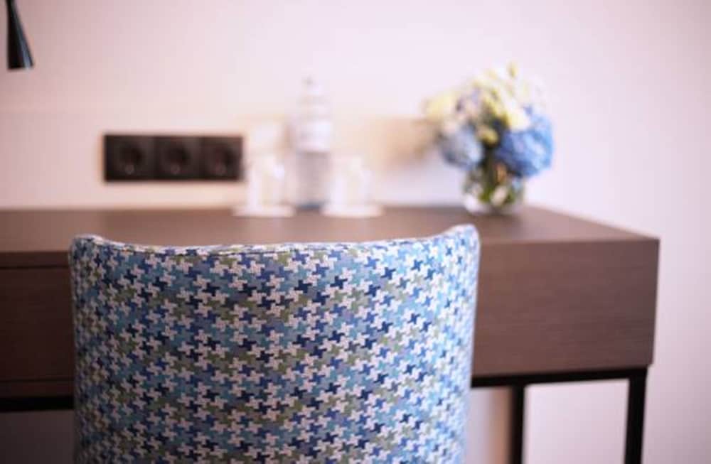 Superior Double Room thumbnail 6