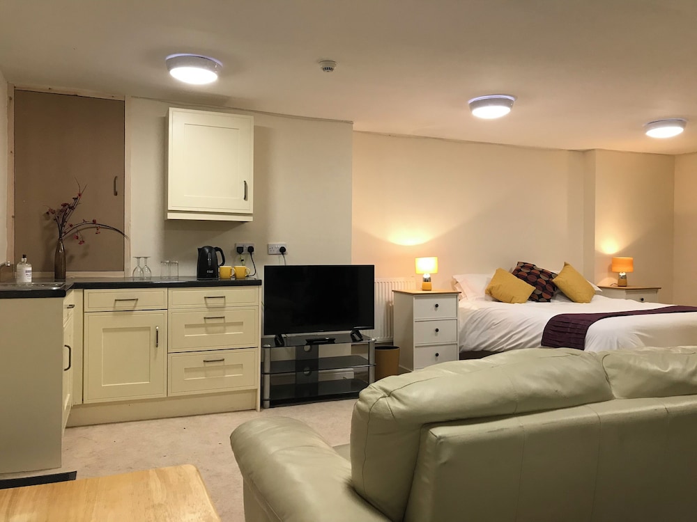 Suite, Ensuite photo 1