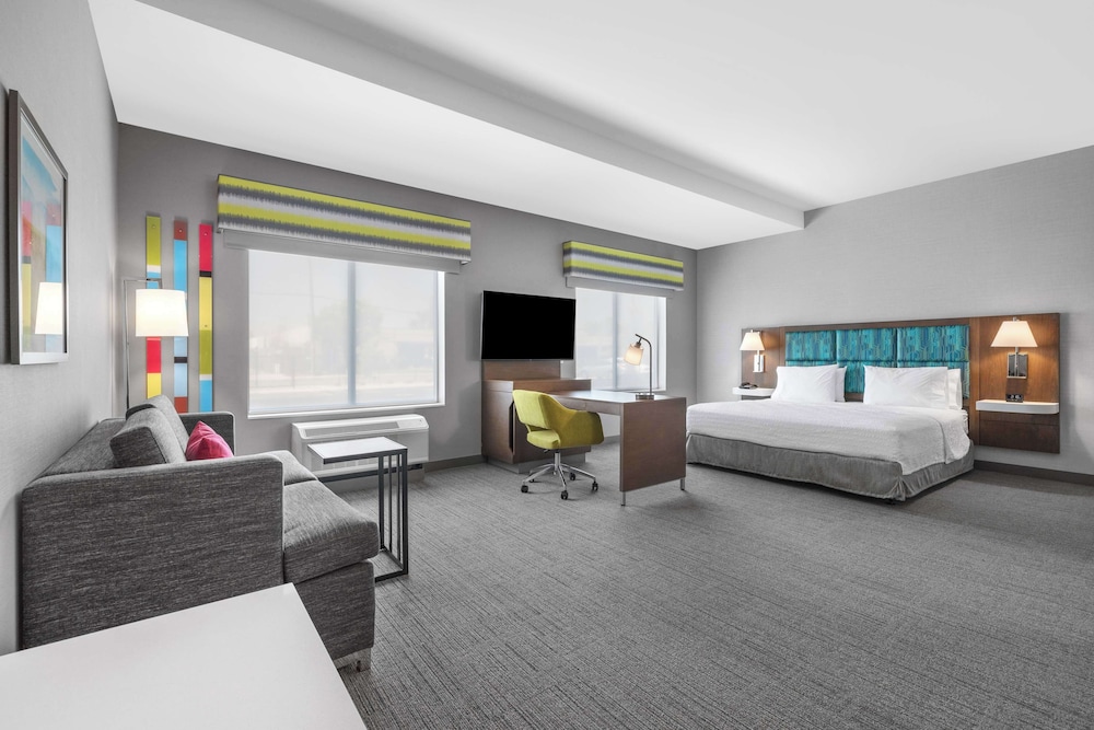 Studio, 1 King Bed, Accessible (Mobility & Hearing, Roll-in Shower) - Photo 1