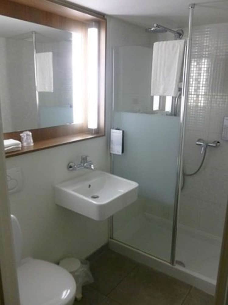 Next Generation, Room, 2 Twin Beds