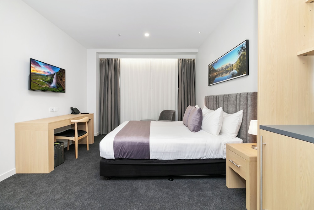City Room, 1 King Bed, No Windows - Photo 4