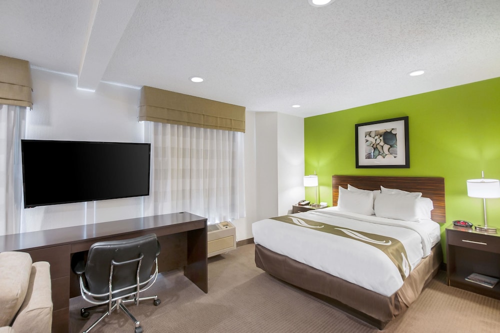 Suite, 1 Queen Bed, Non Smoking - Photo 1