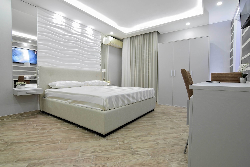 Luxury Suite photo 2
