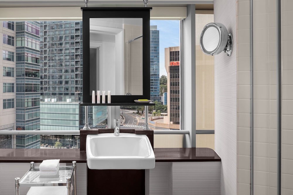 Deluxe Room, 1 King Bed, City View - Photo 5