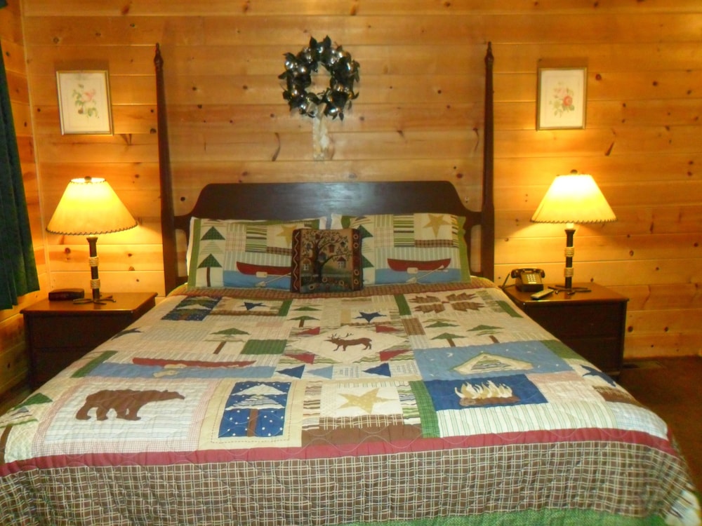 Standard Cabin, 1 King Bed, Jetted Tub
