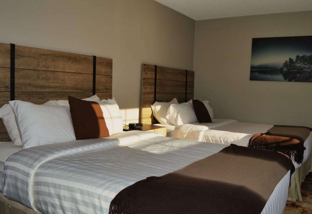 Standard Room, Multiple Beds, Balcony, Lake View