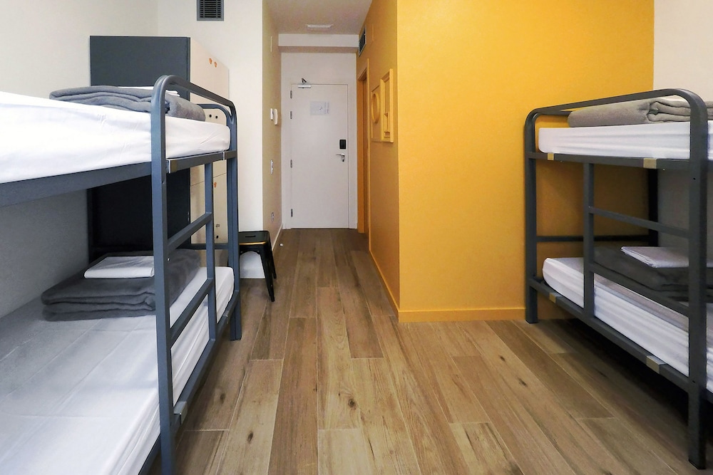 Quadruple Room, Private Bathroom, 2 bunk beds photo 2